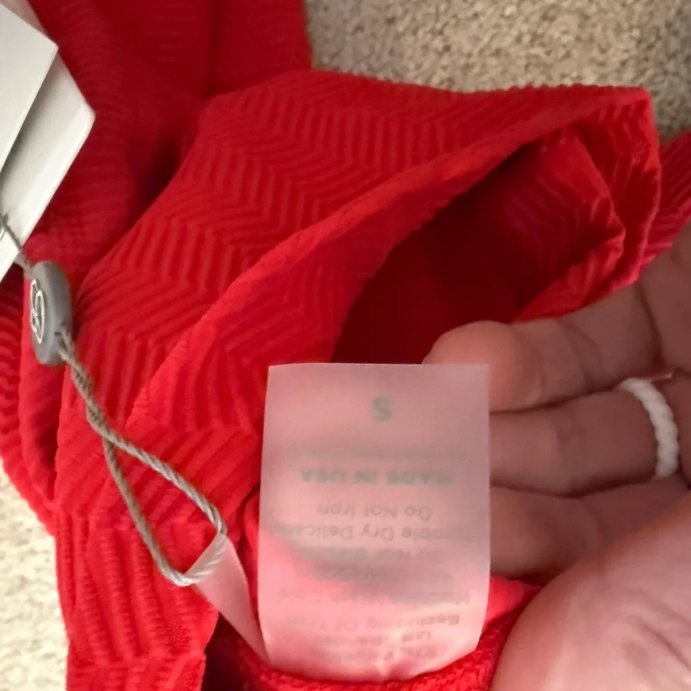 Bombshell Leggings and Sports Bra Set- cross listed on Mercari! - Picture 3 of 5